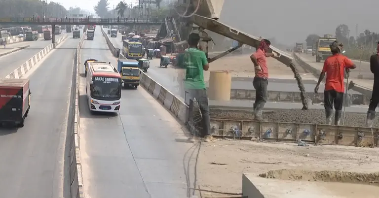 মহাসড়ক ও সড়কে নির্মাণ কাজ চলছে